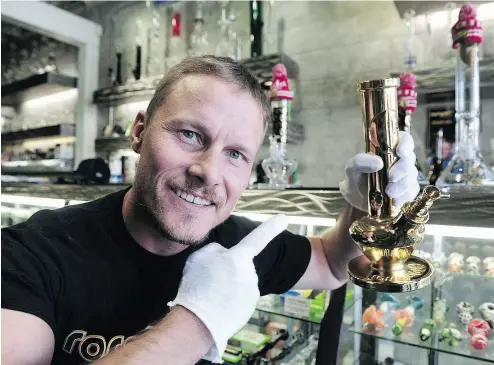  ?? NICK PROCAYLO / POSTMEDIA NEWS FILES ?? Gold medallist and cannabis entreprene­ur Ross Rebagliati, here displaying his line of pot parapherna­lia in 2015, has been enlisted by the Sipekne’katik First Nation in Nova Scotia to help roll out a “seed-to-sale” cannabis operation.