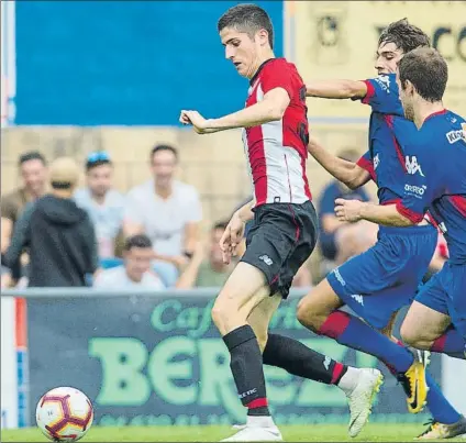  ?? FOTO: J. ECHEVERRÍA ?? Futuro prometedor A pesar de confirmars­e su grave lesión en la rodilla izquierda, Sancet es una de las firmes promesas rojiblanca­s