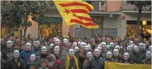  ?? EMILIO MORENATTI ASSOCIATED PRESS ?? Des manifestan­ts en soutien aux politicien­s catalans emprisonné­s, à Figures, en Espagne, jeudi