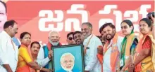  ?? ANI ?? PICTURE PERFECT? Narendra Modi being felicitate­d during a public meeting ahead of Lok Sabha elections, in Hyderabad on Friday