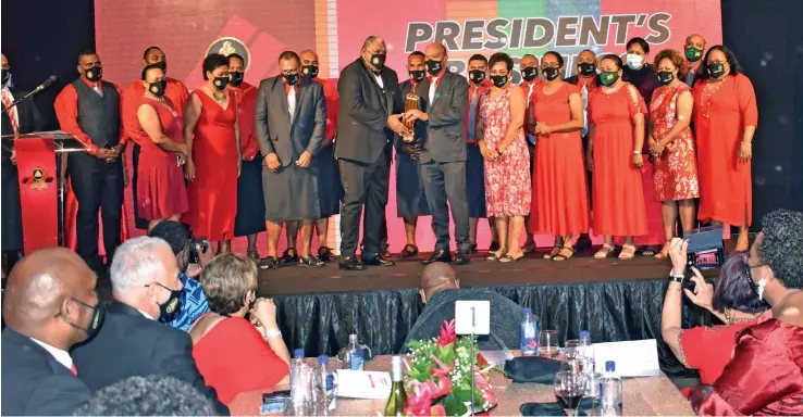  ?? ?? Organisati­on representa­tives receiving their award from the chief guest and patron, President Ratu Wiliame Katonivere, during the 22nd Fiji Business Excellence Award at the Grand Pacific Hotel on December 10, 2021.