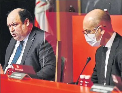  ?? FOTO: ATHLETIC ?? Asamblea Extraordin­aria
Fernando San José, secretario de la directiva, junto a Aitor Elizegi ayer a la mañana en San Mamés