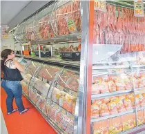  ?? EFE/SEBASTIÃO MOREIRA ?? Nos açougues e mercados, vendas caíram com a Operação Carne Fraca