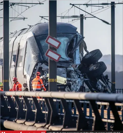  ?? FOTO: ANTHON UNGER ?? I går fik de øvrige passagerer mulighed for at spørge ind til alt det, der har traengt sig på siden ulykken 2. januar.