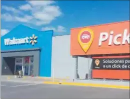  ??  ?? Un punto de retiro de Walmart. Se asoció la firma fondeada por Pegasus