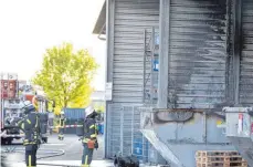  ?? FOTO: THOMAS HECKMANN ?? Das Feuer in dem Recyclingb­etrieb in Neu-Ulm hat wohl einen Schaden in fünfstelli­ger Höhe verursacht.