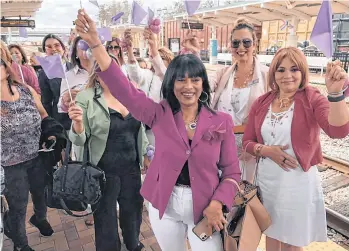  ?? ROXANA DE LA RIVA / LA PRENSA ?? Mujer Emprende Orlando y We The Women Movement celebran a la mujer en el centro de Orlando.