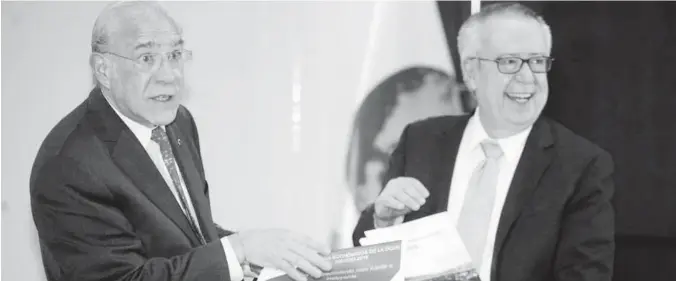  ?? FOTO: REFORMA ?? > José Ángel Gurría (izquierda), secretario general de la OCDE.