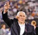  ?? DAVID POKRESS / NEWSDAY ?? Former New York Giant Y.A. Tittle was inducted into the team’s Ring of Honor in East Rutherford, N.J., in 2010. Tittle died Sunday at age 90.