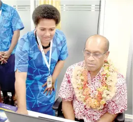  ?? Photo: Arieta Vakasukawa­qa ?? Customer employment service officer Ella Dresu assists the Minister for Employment, Productivi­ty and Industrial Relations, Jone Usamate at the ministry’s new customer service centre in Nadi.