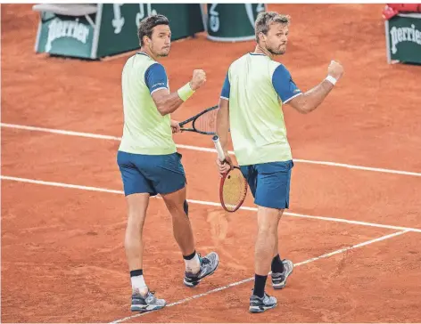  ?? FOTO: AURELIEN MORISSARD/IMAGO IMAGES ?? Synchronju­bel im Tennis-doppel: Kevin Krawietz (r.) und Andreas Mies beim French-open-finale.