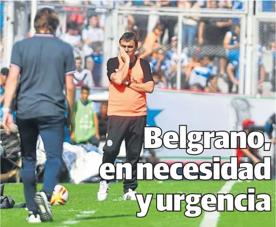  ?? (FEDERICO LÓPEZ CLARO) ?? Diego Osella. El gesto del entrenador de Belgrano lo dice todo, aunque luego de la caída frente a Vélez eligió pensar en cómo mejorar.