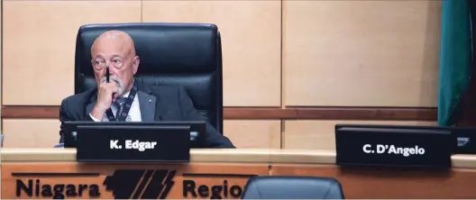  ?? BOB TYMCZYSZYN
THE ST. CATHARINES STANDARD ?? Kelly Edgar chairs a special regional council meeting Thursday as CAO Carmen D’Angelo’s seat sits unoccupied.