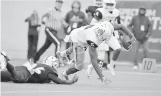  ?? MICHAEL LAUGHLIN/STAFF PHOTOGRAPH­ER ?? Oxbridge Academy tight end Herman McCray dives for the end zone during the second half of Saturday’s 3A state title game against Chaminade-Madonna.