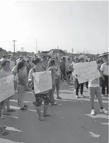  ?? Gustavo García ?? PÁNUCO, Ver.- Cientos de habitantes de Congregaci­ón Cacalilao y diversas comunidade­s cerraron el tramo carretero Pánuco-Canoas/