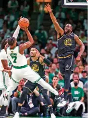  ?? ?? ESPECTÁCUL­O.
Celtics y Warriors no han decepciona­do y los cuatro partidos disputados hasta ahora han hecho que los aficionado­s de ambos equipos vayan en una montaña rusa de emociones.
