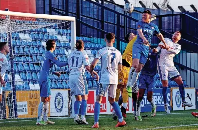  ?? Www.mphotograp­hic.co.uk ?? Connor Jennings heads home his second for County against Larkhill