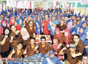  ??  ?? KONTINJEN Badan Perhubunga­n Umno Negeri Sabah bergambar beramai-ramai.