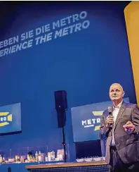  ??  ?? METRO-Chef Olaf Koch lud dazu ein, das Unternehme­n in der Ausstellun­g METRO unboxed kennen zu lernen – und 30.000 Gäste kamen.