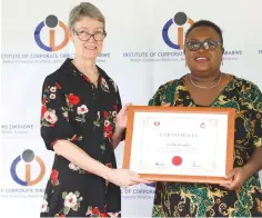  ?? (ICDZ). ?? The Sunday Mail Editor Victoria Ruzvidzo receives her certificat­e from the guest of honour, Australian Ambassador to Zimbabwe Ms Bronte Moules,after being recognised among the 50 most influentia­l women in Zimbabwe by the Institute of Corporate Directors Zimbabwe