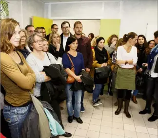  ?? (Photos Dylan Meiffret) ?? Salariés, bénévoles et partenaire­s ont avenue Paul-Arène. assisté, hier, à l’inaugurati­on des nouveaux locaux sis 