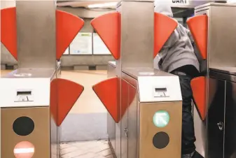  ?? Photos by Jessica christian / The chronicle ?? A fare evader forces his way through one of the prototype fare gates at the Richmond BART Station. The transit agency is trying out the new equipment at a couple of stations.