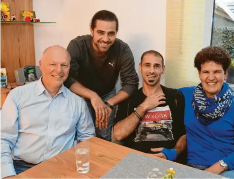  ?? Foto: Homann ?? Diese vier verstehen sich richtig gut: Im Bild von links Erwin Müller, Basem Askar, Ghazi Askar und Manuela Müller.