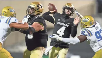  ?? RON CHENOY/USA TODAY SPORTS ?? Colorado and quarterbac­k Sam Noyer are off to a fast start this season.
TV: