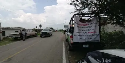  ?? CUCA DOMPINGUEZ ?? II
Ante la insistenci­a de ciudadanos para hacer días de campo en la zona, autoridade­s tuvieron que prohibir el paso.