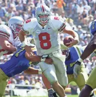  ?? CHRIS URSO/AP ?? From 1998-2001, Ohio State’s Steve Bellisari completed 386 of 759 pass attempts for 5,878 yards, 35 touchdowns and 29 intercepti­ons.