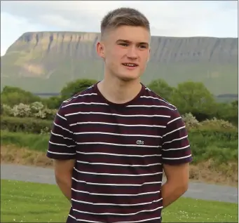  ?? Pics: Charlie Brady. ?? Seamas Keogh back at home in North Sligo. He received a framed Benbulben FC jersey from his former teammates and coaches for captaining the Republic of Ireland U15s.