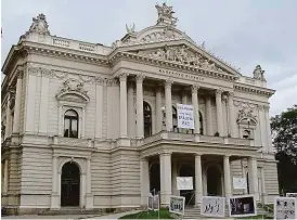  ??  ?? 3× Fellner und Helmer. Zleva Mahenovo divadlo v Brně, vstupní partie Městského divadla v Karlových Varech a dnes už neexistují­cí Vřídelní kolonáda v Karlových Varech.