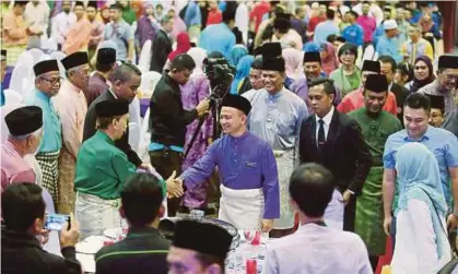  ?? [FOTO EFFENDY RASHID/BH] ?? Maszlee (tengah) ketika hadir pada Majlis Ramah Mesra Menteri Pendidikan bersama pelajar Politeknik dan Kolej Komuniti di Politeknik Ungku Omar, Ipoh, semalam.