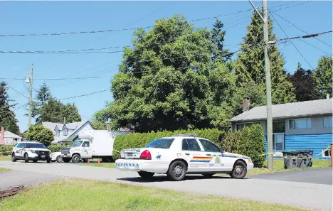  ?? SHANE MACKICHAN ?? Surrey RCMP investigat­e a shooting at 10124 127th St. on Tuesday. A dog was found dead inside the home, apparently from a gunshot.