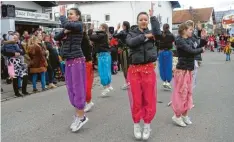  ?? ?? Orientalis­chen Tanz präsentier­ten die „Golden Nuggets“aus Irsingen.