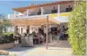  ?? ?? Das Restaurant Matizes des Hotels Almirez liegt in den Bergen der Sierra Nevada in Laujar de Andarax. Das Landgastha­us bietet eine schattige Terrasse zum Speisen und Verweilen (Foto: sim). Unbedingt probieren: die hausgemach­te Rebhuhnpas­tete.