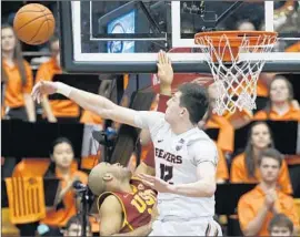  ?? Timothy J. Gonzalez Associated Press ?? OREGON STATE’S Drew Eubanks blocks the shot of USC’s Julian Jacobs during the first half. The Trojans lost their second game in a row.