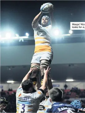  ??  ?? Wasps’ Nizaam Carr wins lineout ball, and Dan Robson looks for a pass during the match at Ashton Gate