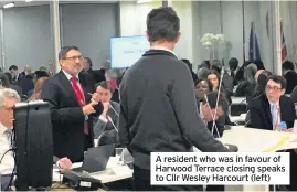  ??  ?? A resident who was in favour of Harwood Terrace closing speaks to Cllr Wesley Harcourt (left)