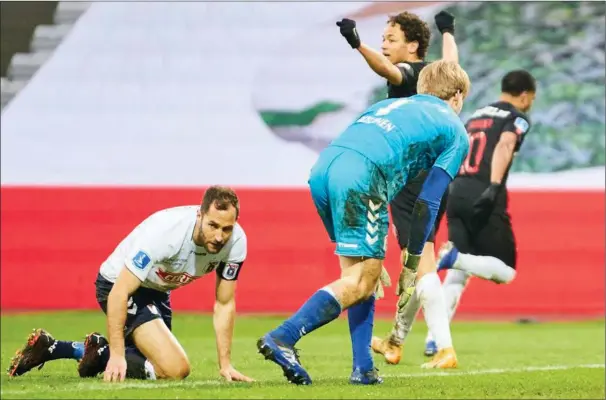  ??  ?? Anfører Niklas Backman fik knap 10 minutter på banen, da AGF søndag tabte 1-4 til FC Midtjyllan­d. Foto: Claus Bonnerup