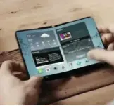  ??  ?? Samsungs Klapp-Smartphone mit einem biegsamen Display könnte im nächsten Jahr in Serienprod­uktion gehen.