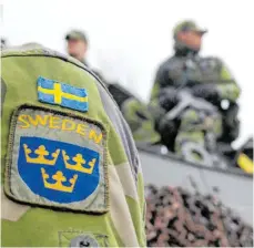 ??  ?? Der falsche Offizier befehligte unter anderem schwedisch­e Truppen im KosovoEins­atz.