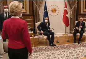  ?? (AFP) ?? Ursula von der Leyen à Ankara: le pouvoir autonome de l’Union humilié. Turquie, 7 avril 2021.