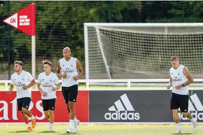  ??  ?? Salvio, Cervi, Luisão e o reforço Castillo mostram serviço no ensaio de ontem