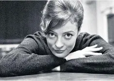  ??  ?? Great dame: Smith, seen here in 1960, is the subject of the ‘Book of the Week’