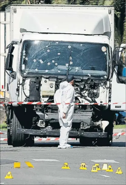  ?? ERIC GAILLARD / REUTERS ?? El más mortífero. El atropello más grave fue el de Niza el 14 de julio del 2016, con 86 muertos