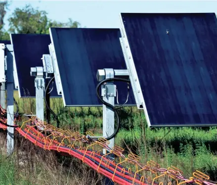  ?? MIKE LANG ?? Solar panels are seen at Florida Power & Light’s Elder Branch Solar Energy Center in Parrish.