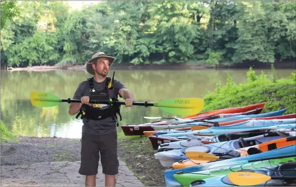  ?? PHOTO BY MICHILEA PATTERSON – FOR MEDIANEWS GROUP ?? Take It Outdoors guide Jeff Menaker gives a kayak instructio­n during a 2018Pedal & Paddle program in Pottstown along the Schuylkill River. The program combines bicycling and kayaking.