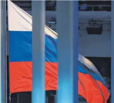  ?? FOTO: JAN WOITAS / DPA ?? Zumindest die Flagge Russlands muss bei Olympische­n Spielen wohl weiter draußen bleiben.