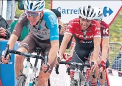  ??  ?? LO INTENTÓ. Contador entra en meta tras Romain Bardet.